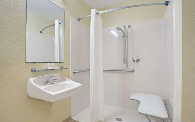 Super 8 by Wyndham Daytona Beach