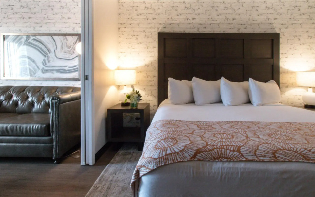 Oxford Suites Chico
