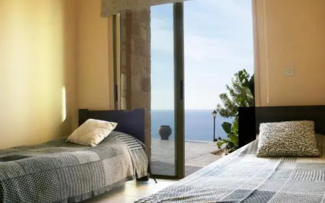Happy Trails Pomos Panoramic Villa
