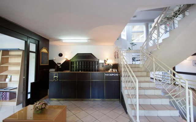 Hotel Radio Inn