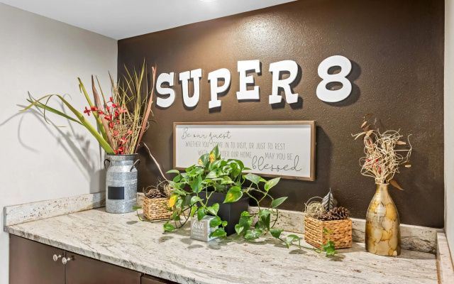 Super 8 by Wyndham Valdosta GA I-75