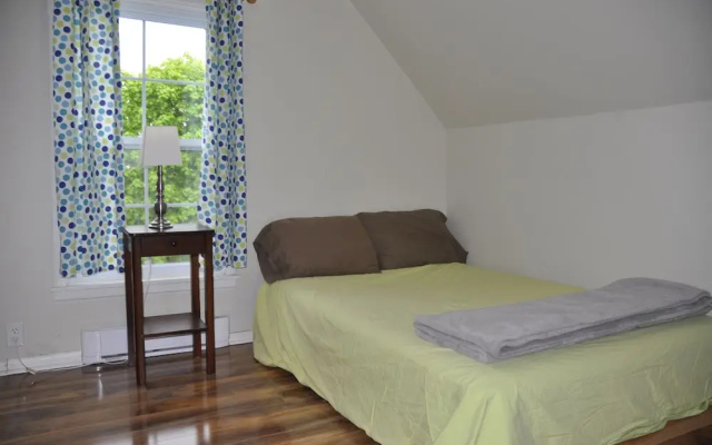 Moncton Suites - 81 Maple Street