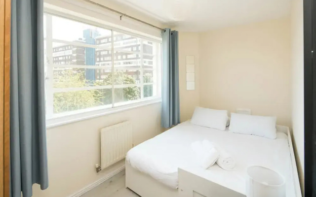 2Bd London Flat - City Buzz & Parkside Serenity