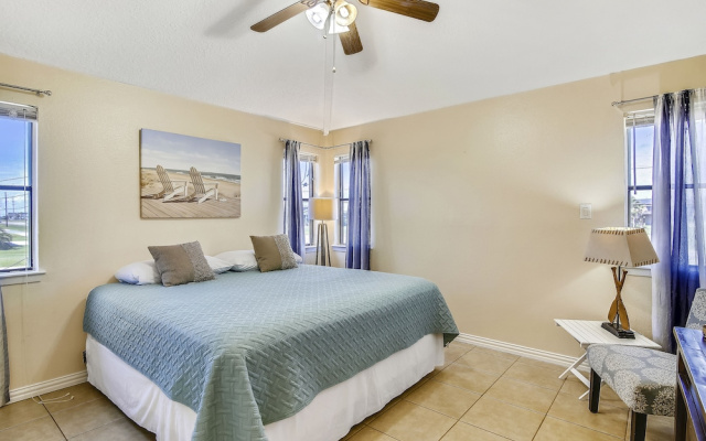 Beachfront Bliss 5 Br Home by RedAwning