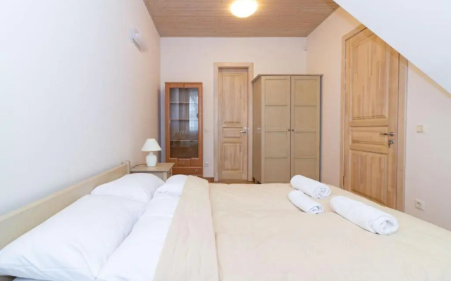 -V66- Apartment, By Cohost