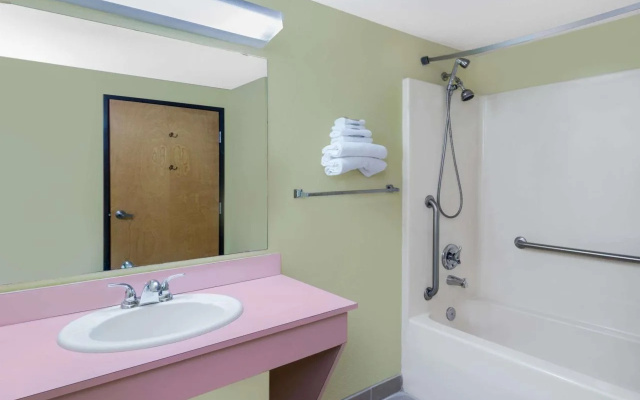 Coratel Inn & Suites By Jasper Newton