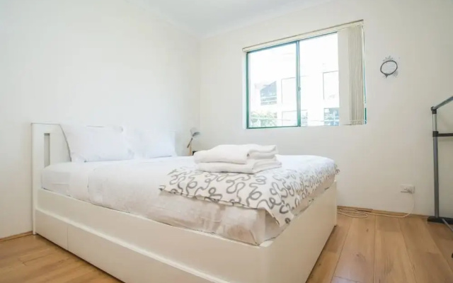 Spacious & Cozy Apartment In Heart Of Redfern