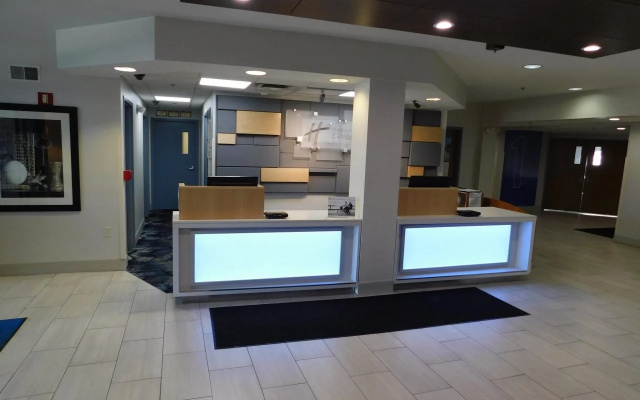 Holiday Inn Express Hotel & Suites Southfield - Detroit
