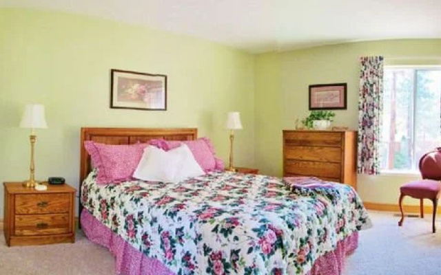 Waterfront Lakeview Ave Tahoe Condo Rental by RedAwning