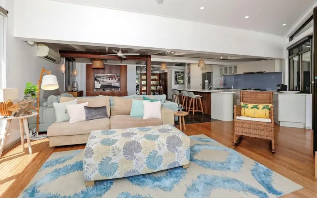 Absolute Beachfront House with Private Pool