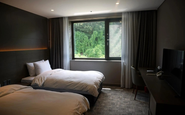 Mudeung Park Resort & Hotel