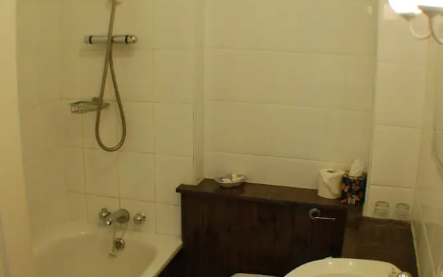 The Grove Lodge Guesthouse & Country Club