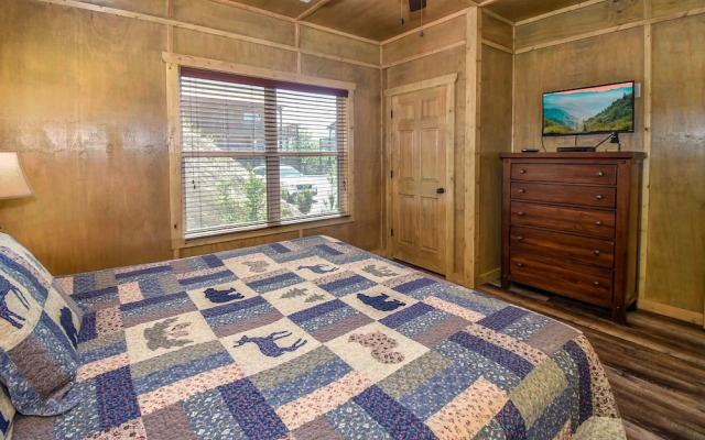 SmokyStays 10 Bedroom Cabin