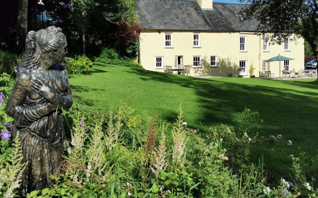 Tŷ Mawr Country Hotel