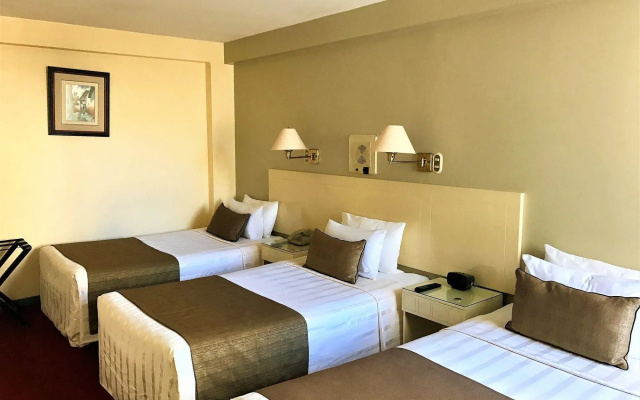 Embajadores Hotel