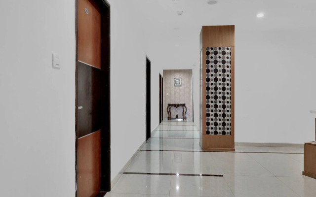 Capital O 12384 Hotel Rudra Grand