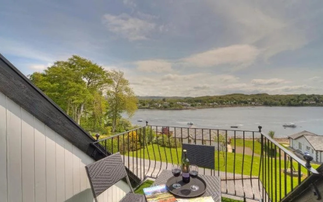 The Lochnell Arms Hotel