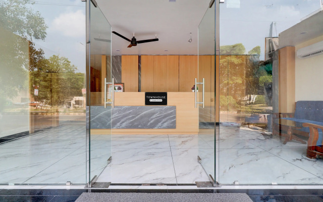 Super Townhouse Oak Army Aviation Base Jhansi