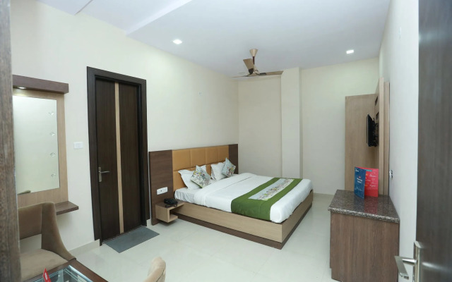Royal Crown By OYO Rooms