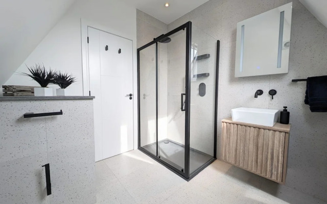 Modern Apartment in Moss Hall Court