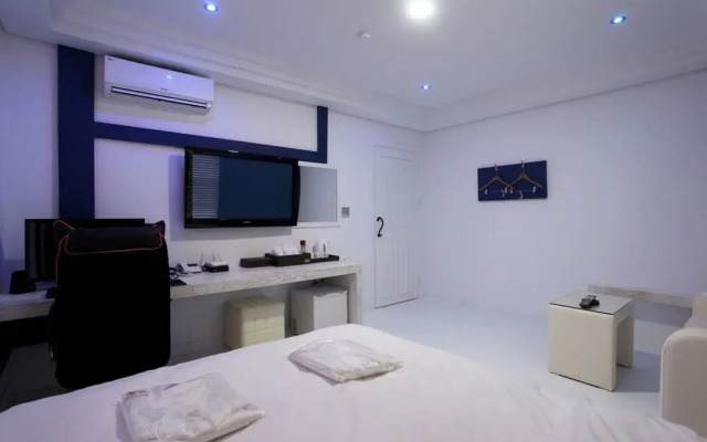 Cheongju Kkuljam PC Hotel(청주 꿀잠 Pc호텔)
