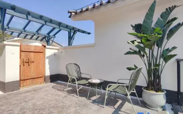 March Li Dali Small Courtyard Holiday Villa