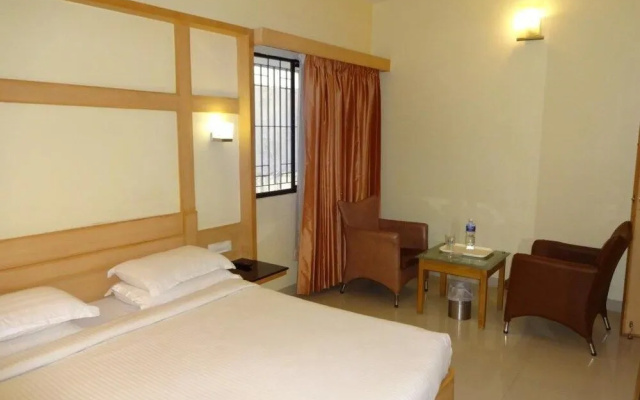 Capital O 37664 Hotel Grand Plaza