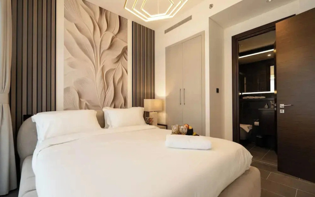 Premium 1BR Oasis - City Views & Pool