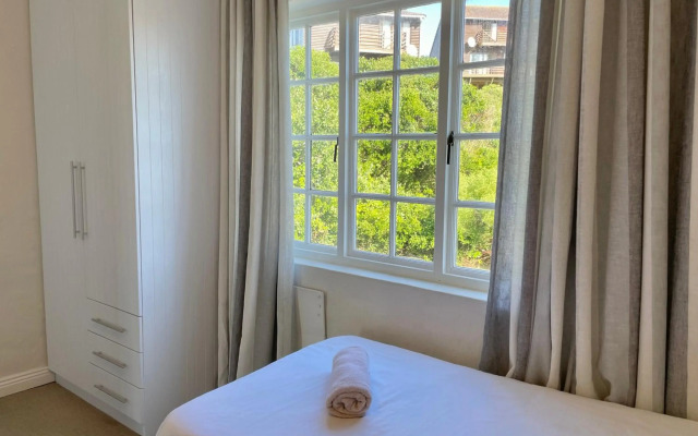 8 Settler Sands Beachfront Accommodation Sea View