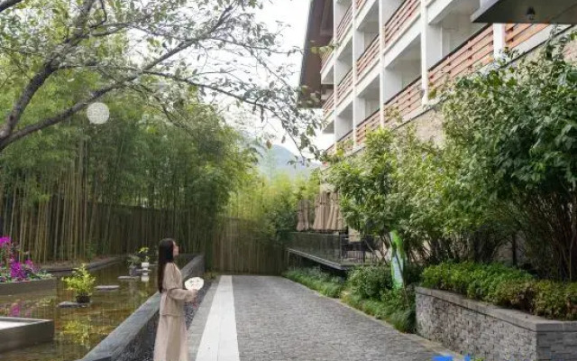 Yunshang Huaxi Holiday Hotel