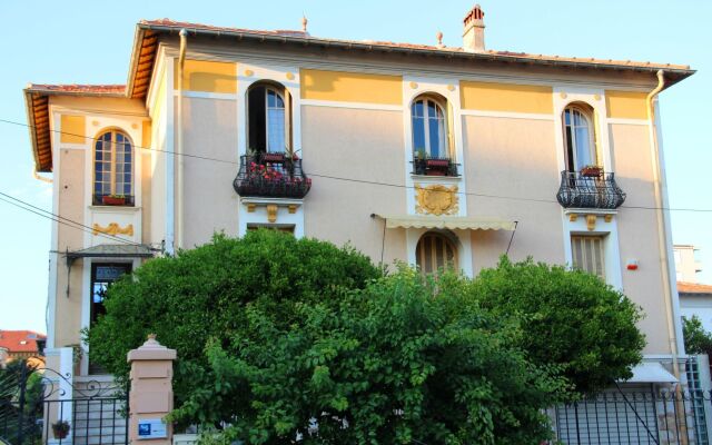 Отель Villa Mon Rêve Франция, Ницца - отзывы, цены и фото номеров - забронировать отель Villa Mon Rêve онлайн вид на фасад