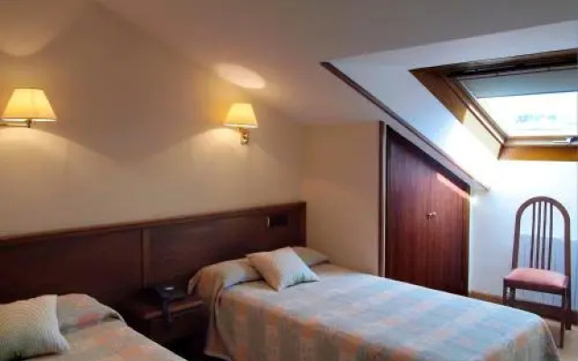 Y Apartamentos Arias