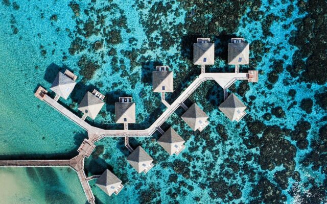 Отель Tahiti Ia Ora Beach Resort - Managed by Sofitel вид на фасад