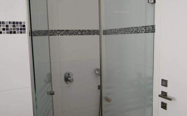 The Seasons King David apartment