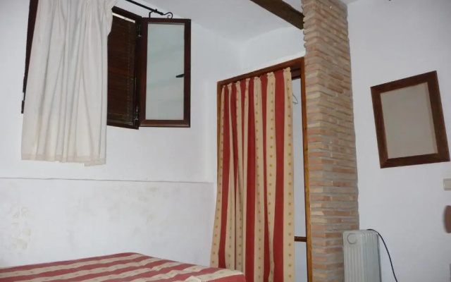 Casas La Piedra De Tíscar