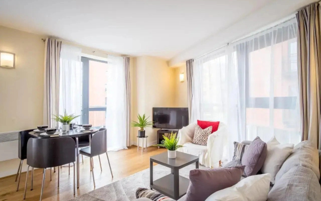 Stylish City 2 Bed, 2 Bath, FREE PARKING & WiFi