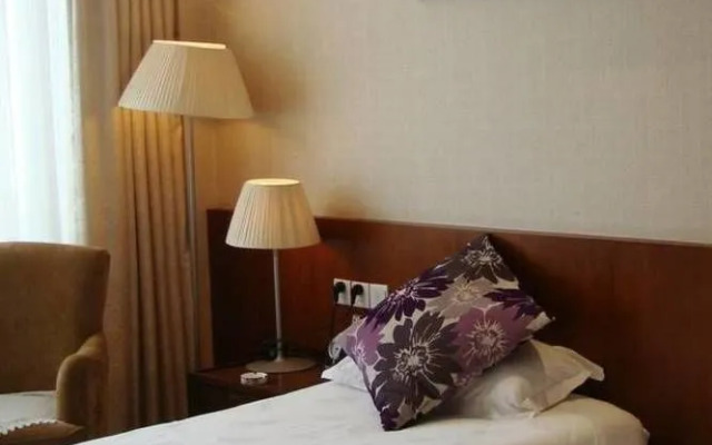 Daqing Hotel(哈尔滨大庆宾馆)