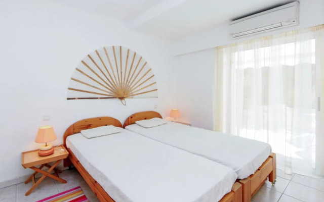 Cannes Bay 35855