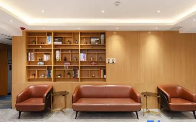 Starway Hotel (Urumqi Guangming Road Times Square)