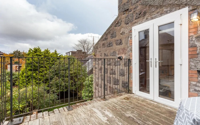 Cosy 5BD Double Upper Flat - Heart of Aberdeen