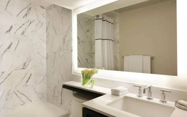 Latham Hotel - Downtown