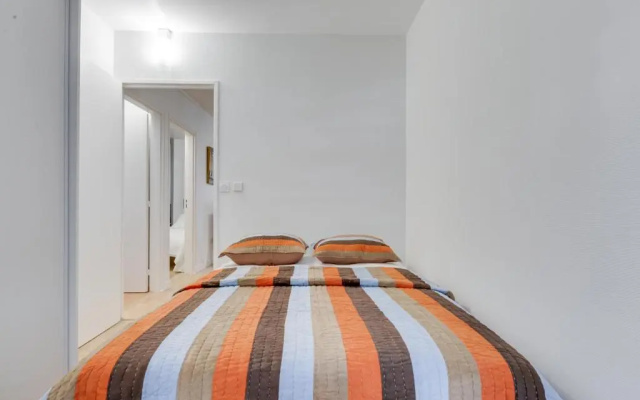 Chic And Spacious Apart with Parking