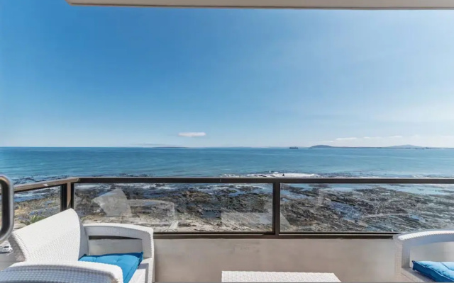 Secure One Bed Uninterrupted Ocean Views