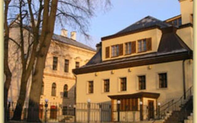 Hotel Zlaty Lev Яблонец-над-Нисой вид на фасад