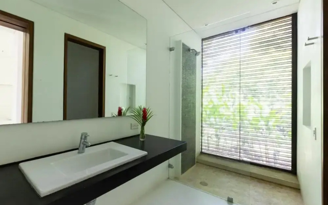 w Beautiful 4BR Villa at Mesa de Yeguas