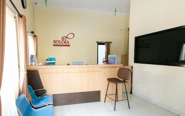 RedDoorz Syariah near Purwosari Train Station