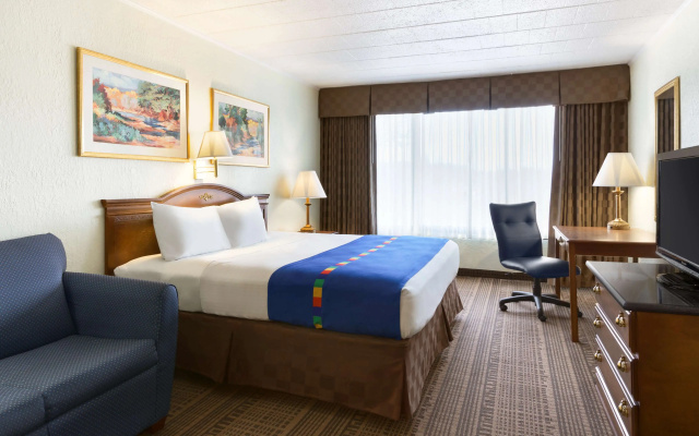 Park Inn by Radisson Sharon