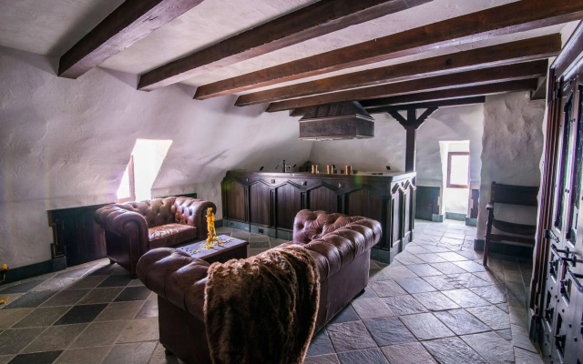 Stone Hall Castle
