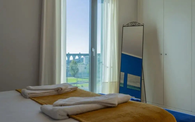 Spacious Lisbon Haven w Lift Garage