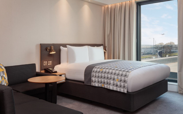 Holiday Inn Manchester Airport by IHG
